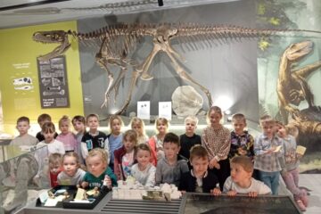 Wycieczka autokarowa,, Motylków’’ i ,,Biedronek’’ do Muzeum Paleontologicznego w Lisowicach.