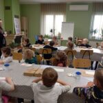 Wycieczka autokarowa „Motylków” i „Biedronek” do Muzeum Paleontologicznego w Lisowicach