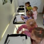 Wycieczka autokarowa „Motylków” i „Biedronek” do Muzeum Paleontologicznego w Lisowicach