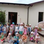 Wycieczka „Motylków” i „Sówek” do zagrody edukacyjnej „Stefanówka”