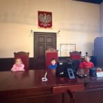 Grupa ,,Sówki’’ zrealizowała kolejny etap innowacji „Bajeczni adwokaci uczą dzieci ze Słonecznej Chatki” – wyjście do sądu.