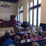 Grupa ,,Sówki’’ zrealizowała kolejny etap innowacji „Bajeczni adwokaci uczą dzieci ze Słonecznej Chatki” – wyjście do sądu.