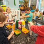 Przygotowania Biedronek do konkursu na Najładniejszą Szopkę Bożonarodzeniową