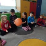 Przedszkolny projekt edukacyjny "Emocje - kolorowy świat uczuć" w grupie " Motylków".