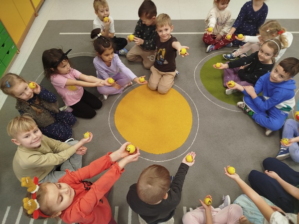 Przedszkolny projekt edukacyjny "Emocje - kolorowy świat uczuć" w grupie " Motylków".