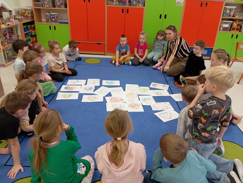 Projekt edukacyjny ,,Kolorowy Świat Uczuć’’ w Sówkach.