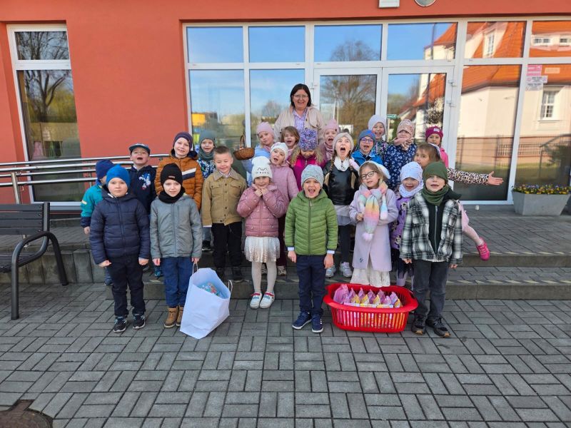 Wielkanocne śniadanie w grupie ,,Sówek’’.