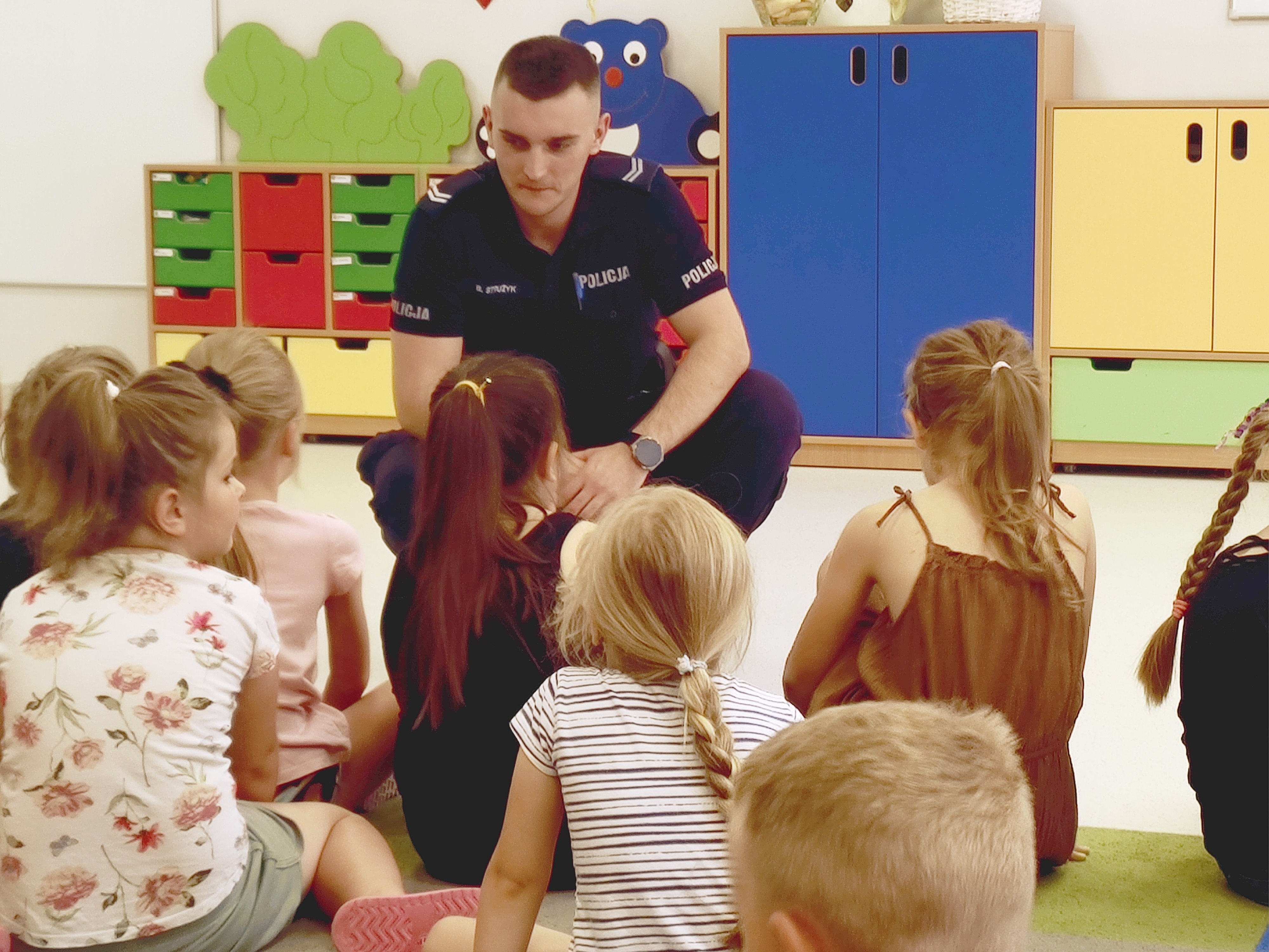 Policjant w przedszkolu - bezpieczne wakacje